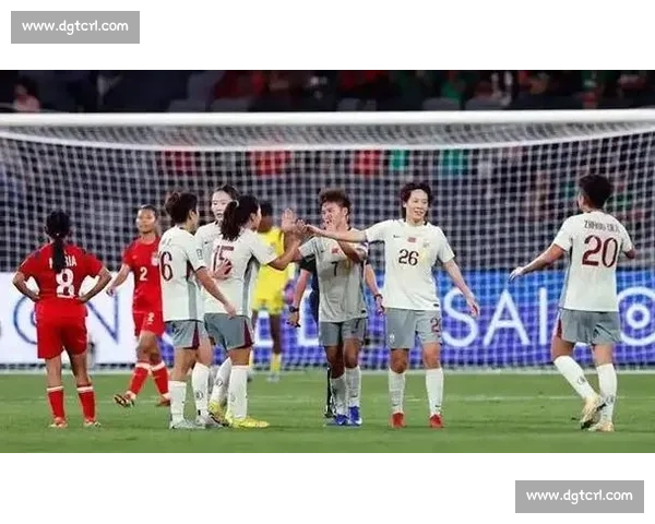 中国女足鏖战泰国女足 展现拼搏精神与团队魅力 中国女足鏖战泰国女足 展现拼搏精神与团队魅力