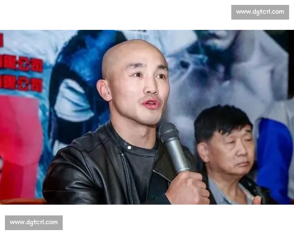 一龙迎战海耶斯胜负悬念升级 两大高手擂台硬碰硬引爆拳迷期待